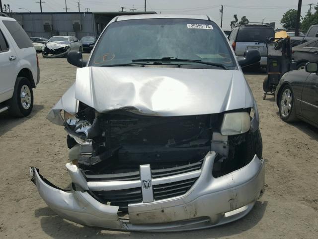 1D4GP45R65B174033 - 2005 DODGE CARAVAN SX SILVER photo 9