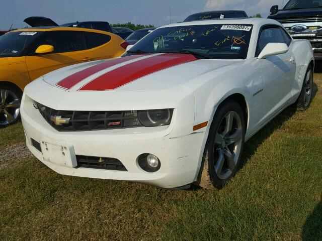 2G1FC1EV2A9188418 - 2010 CHEVROLET CAMARO WHITE photo 2