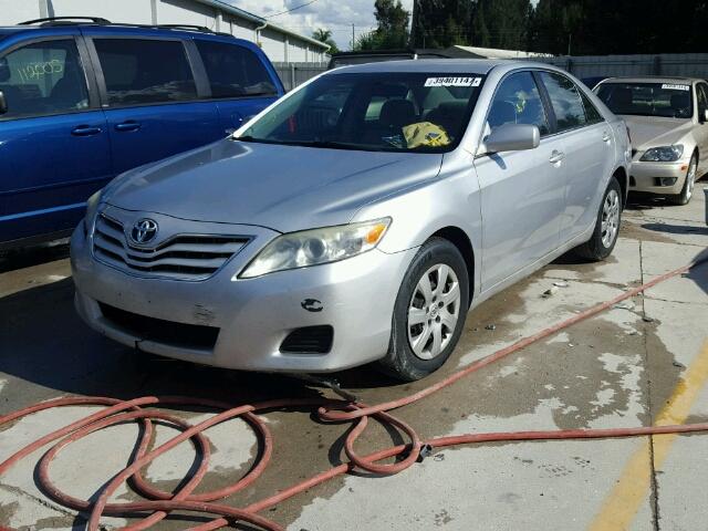 4T1BF3EK7BU140203 - 2011 TOYOTA CAMRY BASE SILVER photo 2
