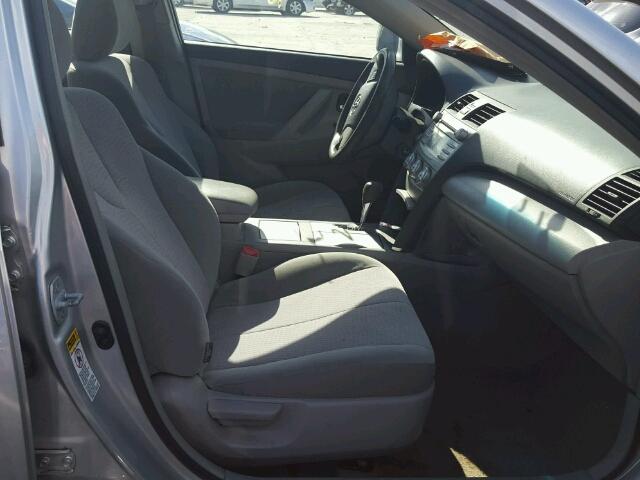 4T1BF3EK7BU140203 - 2011 TOYOTA CAMRY BASE SILVER photo 5