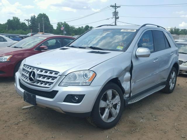 4JGBB86E49A528714 - 2009 MERCEDES-BENZ ML 350 SILVER photo 2