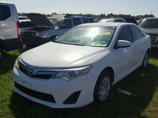 4T4BF1FK6CR267549 - 2012 TOYOTA CAMRY WHITE photo 2