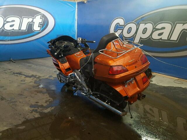 1HFSC47092A107256 - 2002 HONDA GL1800 ORANGE photo 3