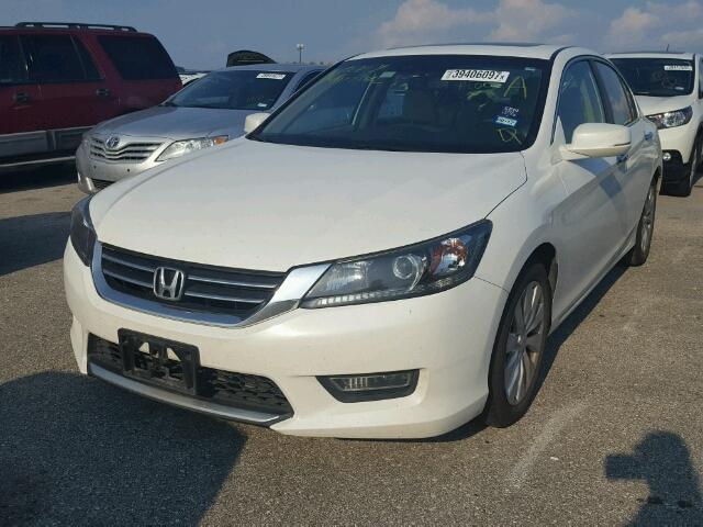 1HGCR2F86DA011873 - 2013 HONDA ACCORD WHITE photo 2