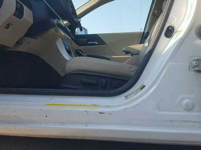 1HGCR2F86DA011873 - 2013 HONDA ACCORD WHITE photo 9