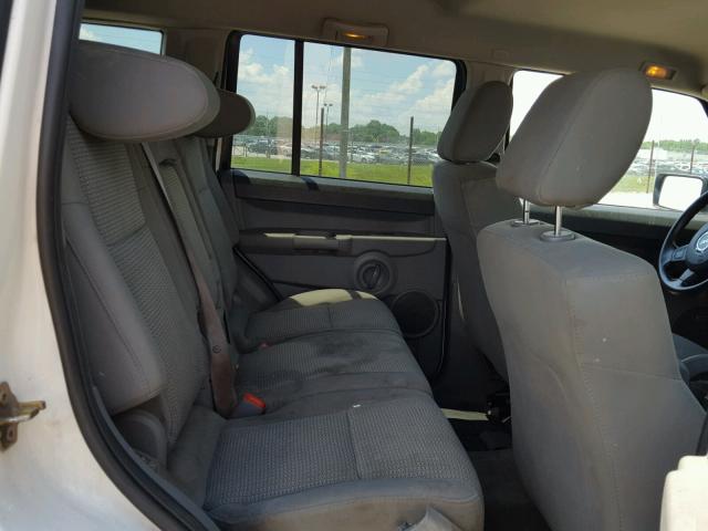 1J8HG48K67C637942 - 2007 JEEP COMMANDER WHITE photo 6