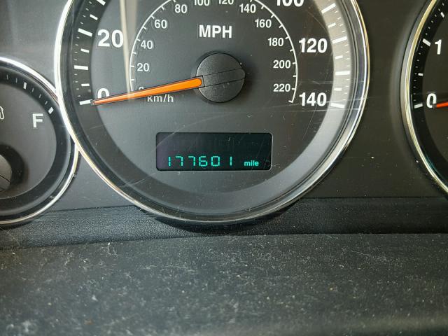 1J8HG48K67C637942 - 2007 JEEP COMMANDER WHITE photo 8