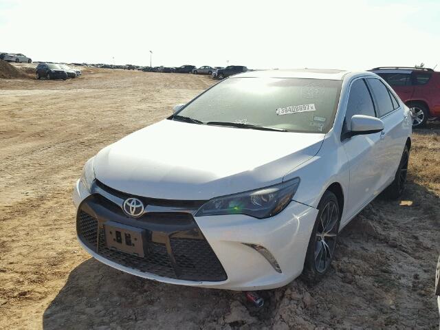 4T1BK1FK3FU560478 - 2015 TOYOTA CAMRY XSE WHITE photo 2