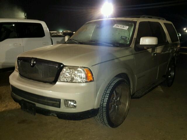 5LMFU27595LJ17702 - 2005 LINCOLN NAVIGATOR CREAM photo 2