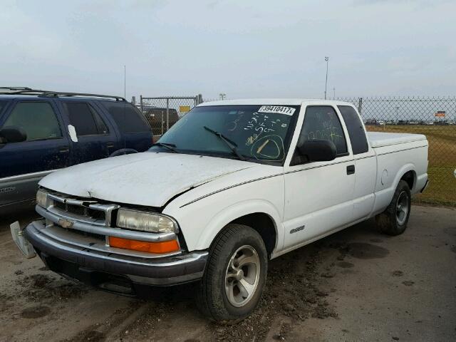 1GCCS19W118246174 - 2001 CHEVROLET S TRUCK WHITE photo 2