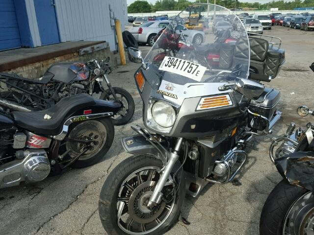 1HFSC0228DA318355 - 1983 HONDA GL1100 A SILVER photo 2