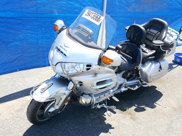 1HFSC47035A412580 - 2005 HONDA GL1800 SILVER photo 2