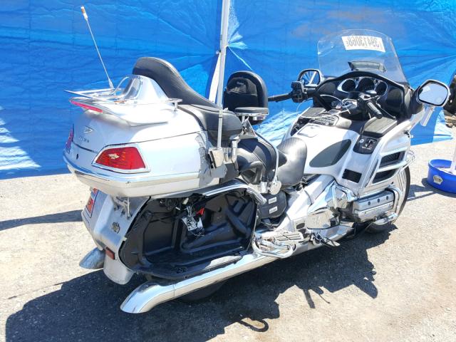 1HFSC47035A412580 - 2005 HONDA GL1800 SILVER photo 4