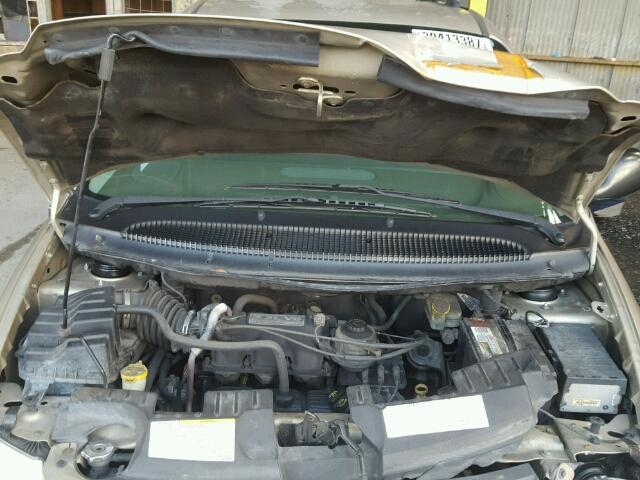 1C4GP45R35B437981 - 2005 CHRYSLER TOWN & COU GOLD photo 7