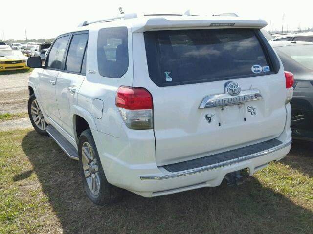 JTEBU5JR4D5124364 - 2013 TOYOTA 4RUNNER SR WHITE photo 3