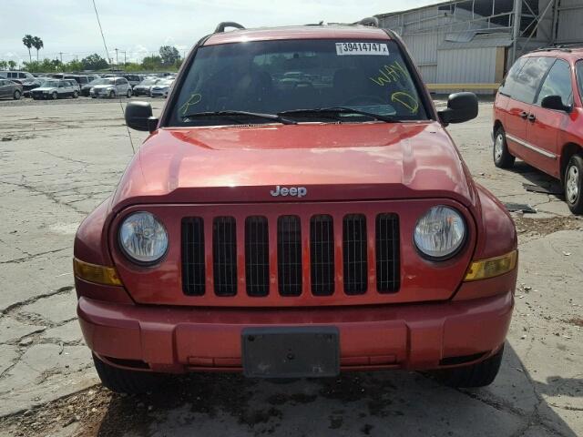 1J4GL38K65W682863 - 2005 JEEP LIBERTY MAROON photo 9