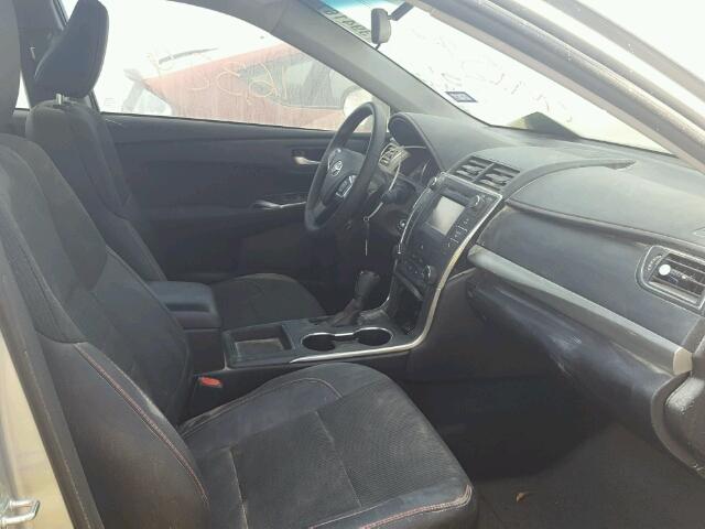 4T1BF1FK7HU705514 - 2017 TOYOTA CAMRY LE 金色 照片 5