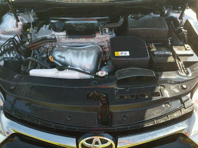 4T1BF1FK7HU705514 - 2017 TOYOTA CAMRY LE 金色 照片 7