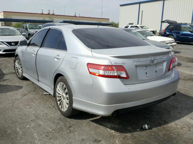 4T1BF3EK0AU097077 - 2010 TOYOTA CAMRY BASE SILVER photo 3
