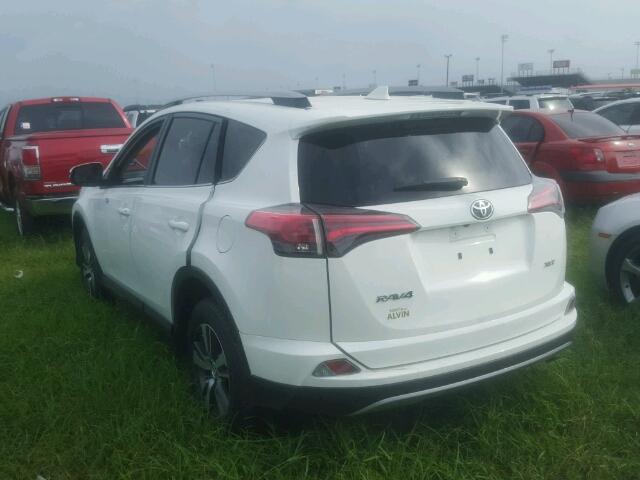 JTMWFREV8HJ713638 - 2017 TOYOTA RAV4 WHITE photo 3