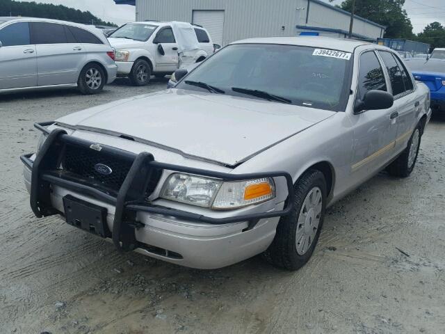 2FABP7BVXBX166980 - 2011 FORD CROWN VIC SILVER photo 2