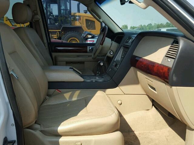 5LMFU28586LJ30022 - 2006 LINCOLN NAVIGATOR WHITE photo 5