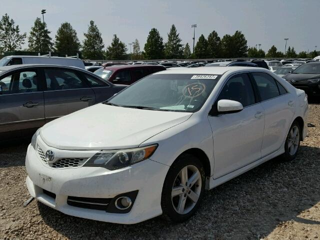 4T1BF1FK4DU674779 - 2013 TOYOTA CAMRY L WHITE photo 2