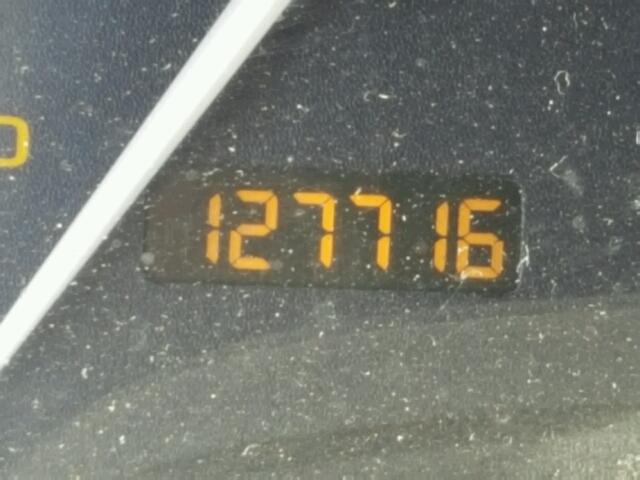 1G8ZY12751Z107889 - 2001 SATURN SC2 YELLOW photo 8