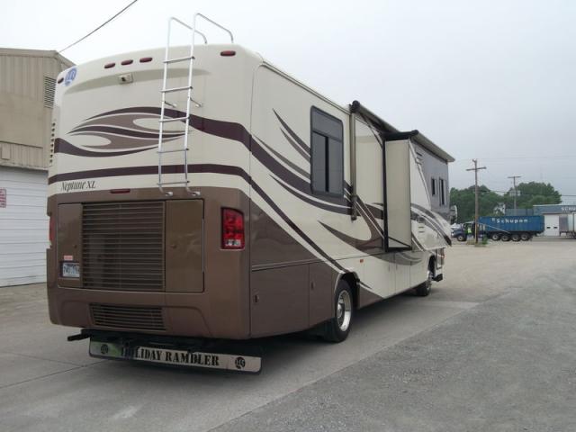 1RF21464972043640 - 2007 ROADMASTER RAIL RAISED RAI TWO TONE photo 2