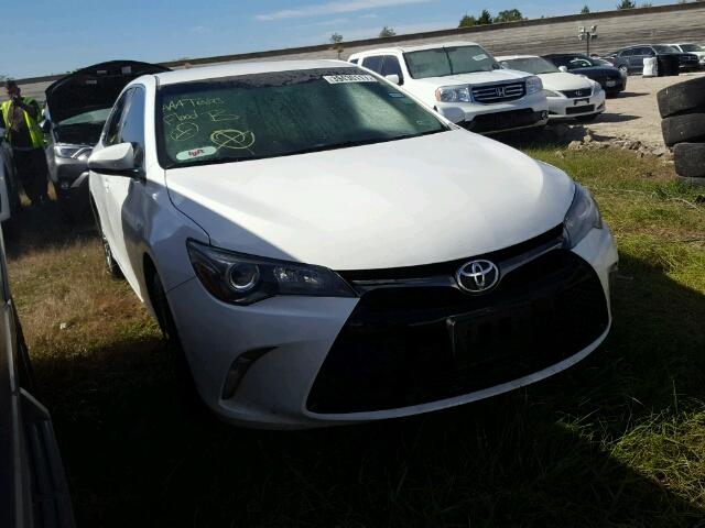 4T1BF1FK0FU080564 - 2015 TOYOTA CAMRY LE WHITE photo 1