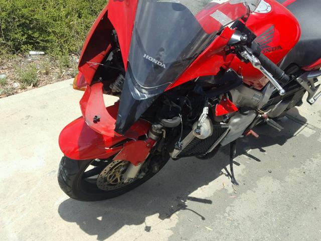 JH2RC46152M401410 - 2002 HONDA VFR800 RED photo 9