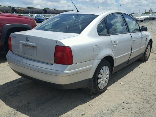 WVWMA63B6XE293110 - 1999 VOLKSWAGEN PASSAT GLS SILVER photo 4