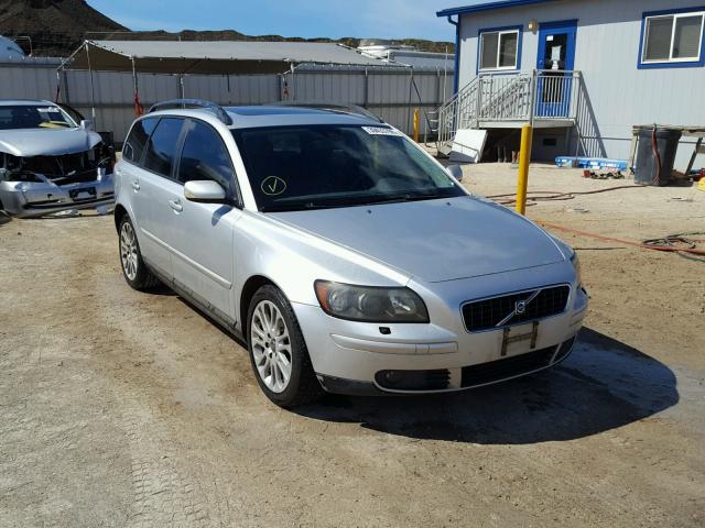 YV1MW682352092672 - 2005 VOLVO V50 T5 SILVER photo 1