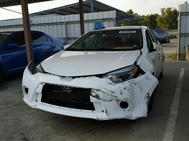 5YFBURHE9EP153636 - 2014 TOYOTA COROLLA WHITE photo 2