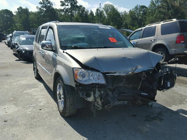 2A8HR64X08R148386 - 2008 CHRYSLER TOWN & COU GOLD photo 1