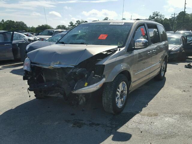 2A8HR64X08R148386 - 2008 CHRYSLER TOWN & COU GOLD photo 2