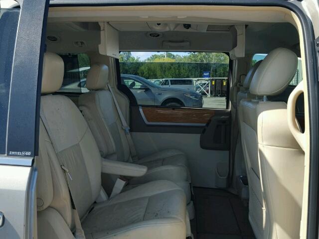 2A8HR64X08R148386 - 2008 CHRYSLER TOWN & COU GOLD photo 6