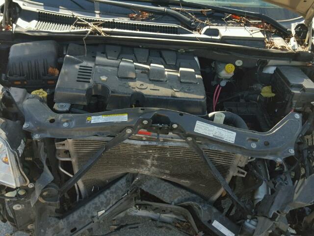 2A8HR64X08R148386 - 2008 CHRYSLER TOWN & COU GOLD photo 7