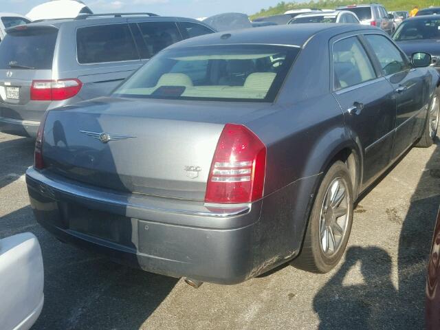 2C3LA63H66H286380 - 2006 CHRYSLER 300C BLUE photo 4