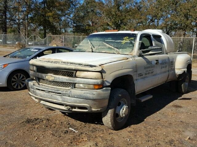 1GCJK39111E291687 - 2001 CHEVROLET SILVERADO WHITE photo 2