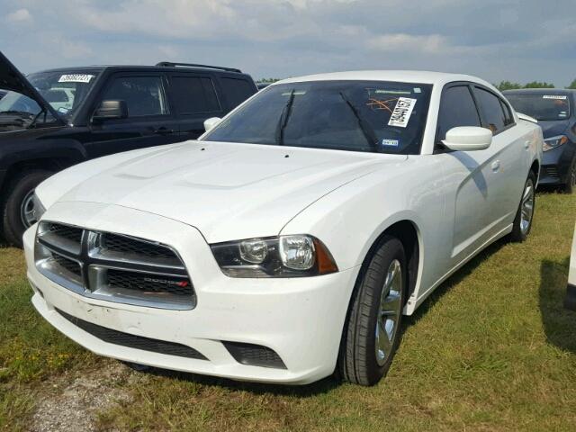 2C3CDXBG2DH526446 - 2013 DODGE CHARGER WHITE photo 2