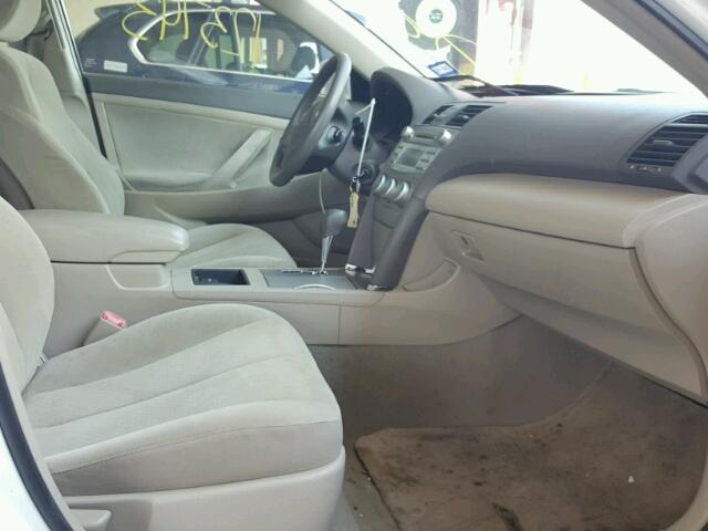 4T1BE46K89U868596 - 2009 TOYOTA CAMRY BASE WHITE photo 5