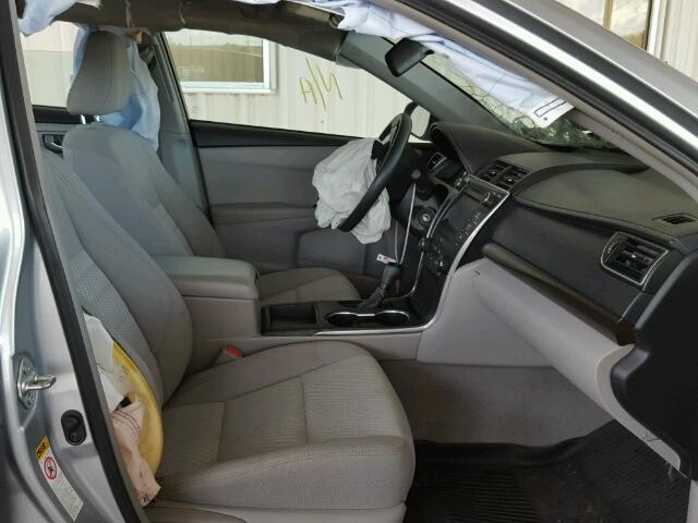 4T4BF1FK1GR526423 - 2016 TOYOTA CAMRY LE 银色 照片 5