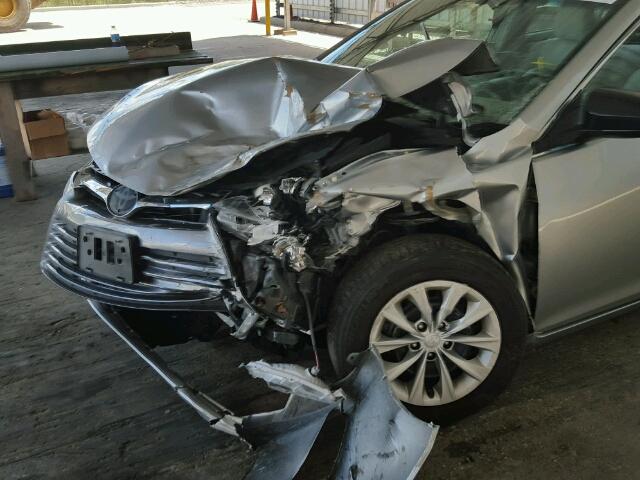 4T4BF1FK1GR526423 - 2016 TOYOTA CAMRY LE 银色 照片 9