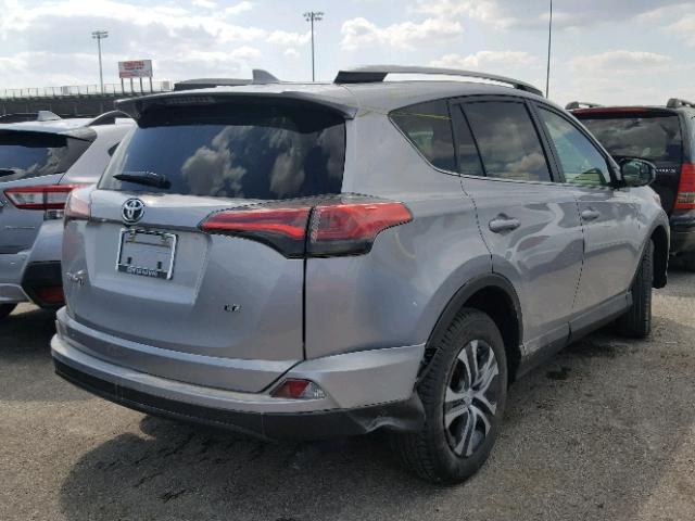2T3ZFREV0HW397053 - 2017 TOYOTA RAV4 LE Gümüş foto 4