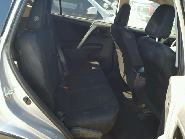 2T3ZFREV0HW397053 - 2017 TOYOTA RAV4 LE Gümüş foto 6