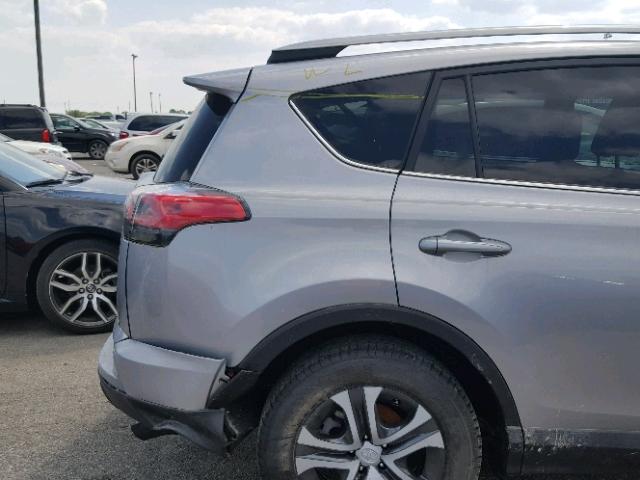2T3ZFREV0HW397053 - 2017 TOYOTA RAV4 LE Gümüş foto 9