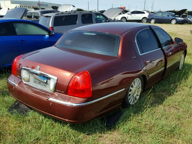 1LNHM82W23Y697468 - 2003 LINCOLN TOWN CAR S BURGUNDY photo 4