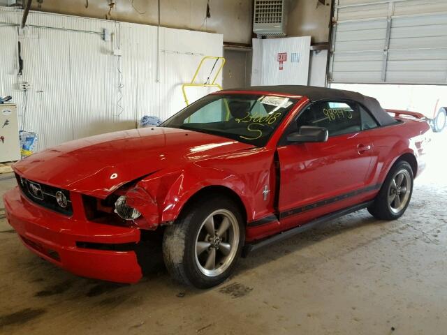 1ZVHT84N665230018 - 2006 FORD MUSTANG RED photo 2