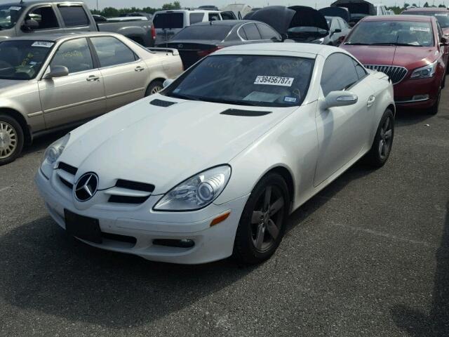 WDBWK54F57F147565 - 2007 MERCEDES-BENZ SLK 280 WHITE photo 2